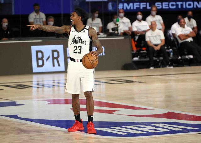 站成为年轻 站成为年轻