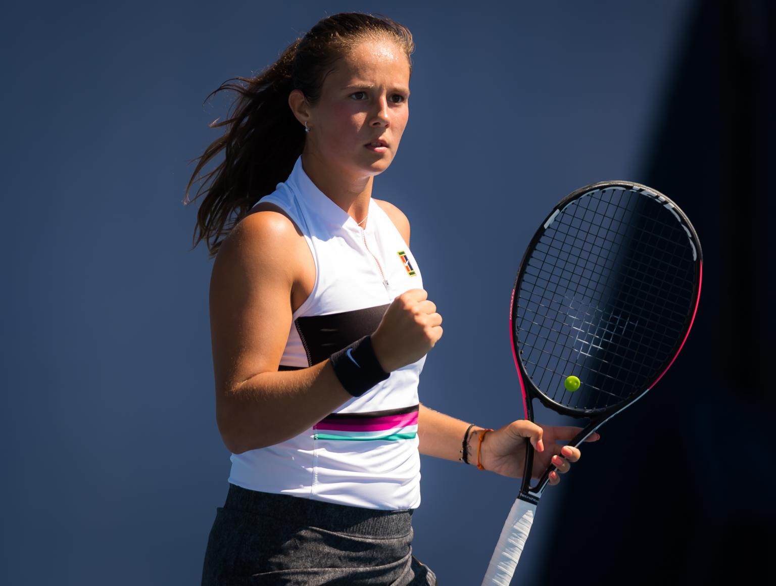 记者：有中超中甲中冠球队有意曹赟定，但球员选择在申花退役.