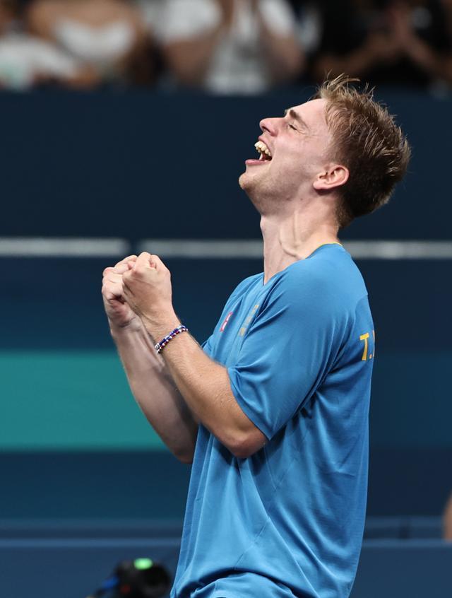 弗里克：希望明天奥尔莫能上，他打不上比赛当然不开心